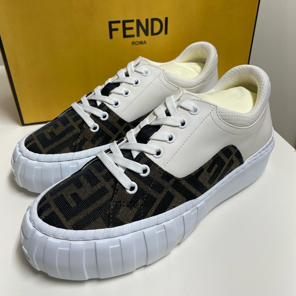 Fendi low top logo sneaker